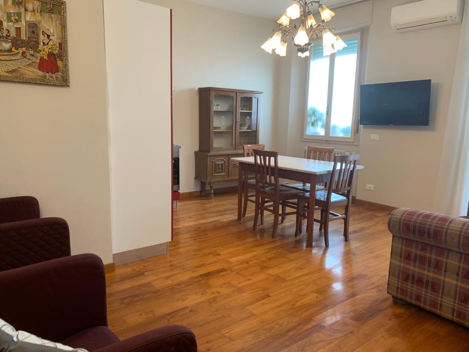 Communal lounge/ TV room, Living room, Seating area, Dining area