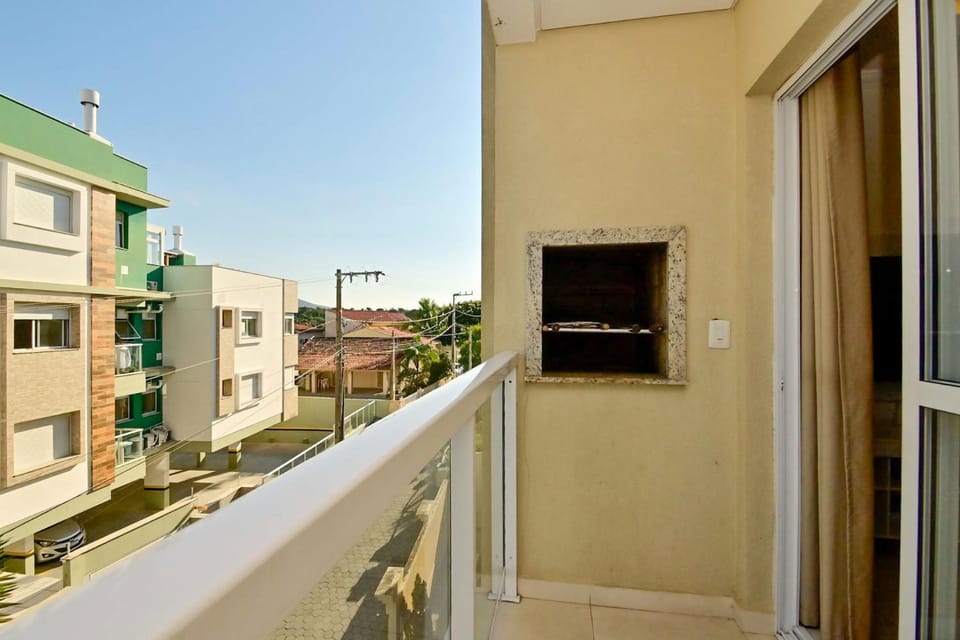 Apto c/ Vista Deslumbrante, 50m da Praia ING9301 Apartment in Florianopolis