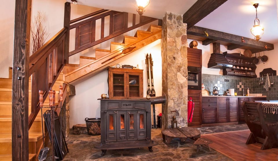 TV and multimedia, Coffee/tea facilities, Kitchen or kitchenette, Seating area, Dining area