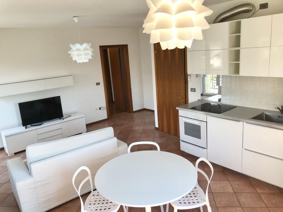 Kitchen or kitchenette, Seating area, Dining area