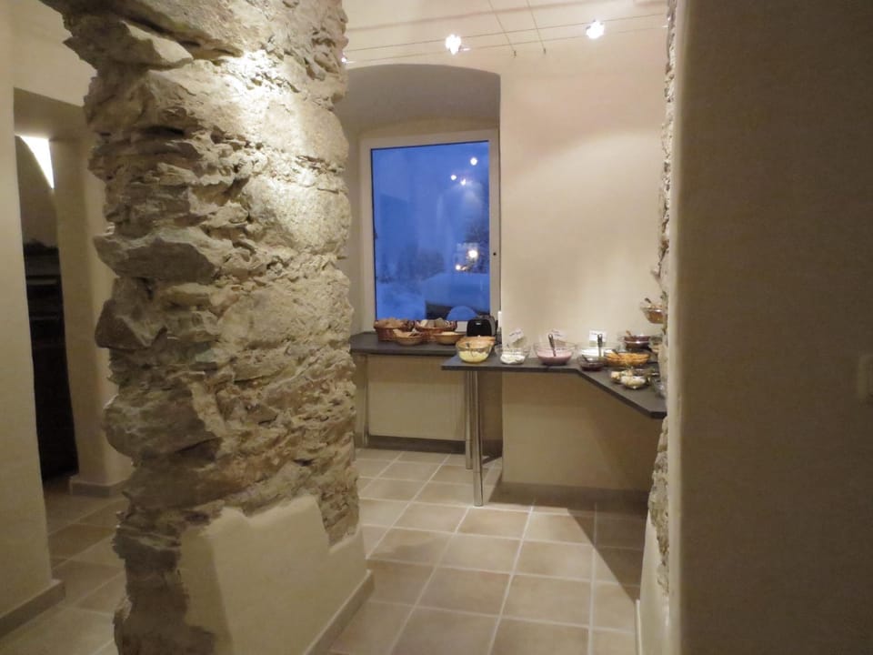 Restaurant/places to eat, Food