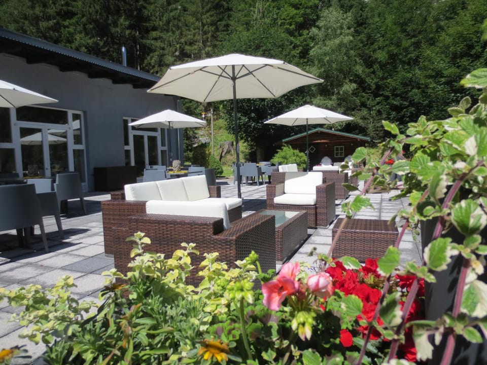 Decorative detail, Garden view, Mountain view, Street view, Alcoholic drinks, Non alcoholic drinks