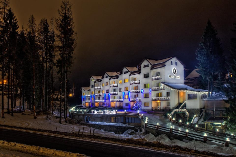 Facade/entrance, Night, Winter