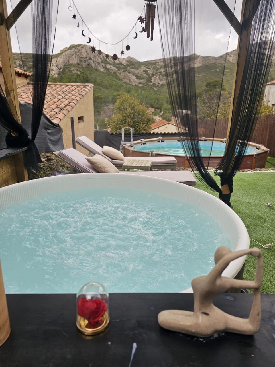 Le Nid des Calanques et son Jacuzzi Apartment in Marseille