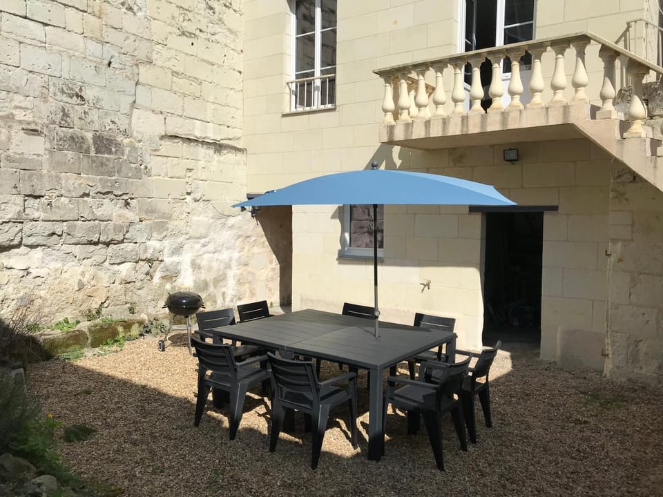 Jolie maison tuffeau centre de Saumur avec local vélos House in Saumur