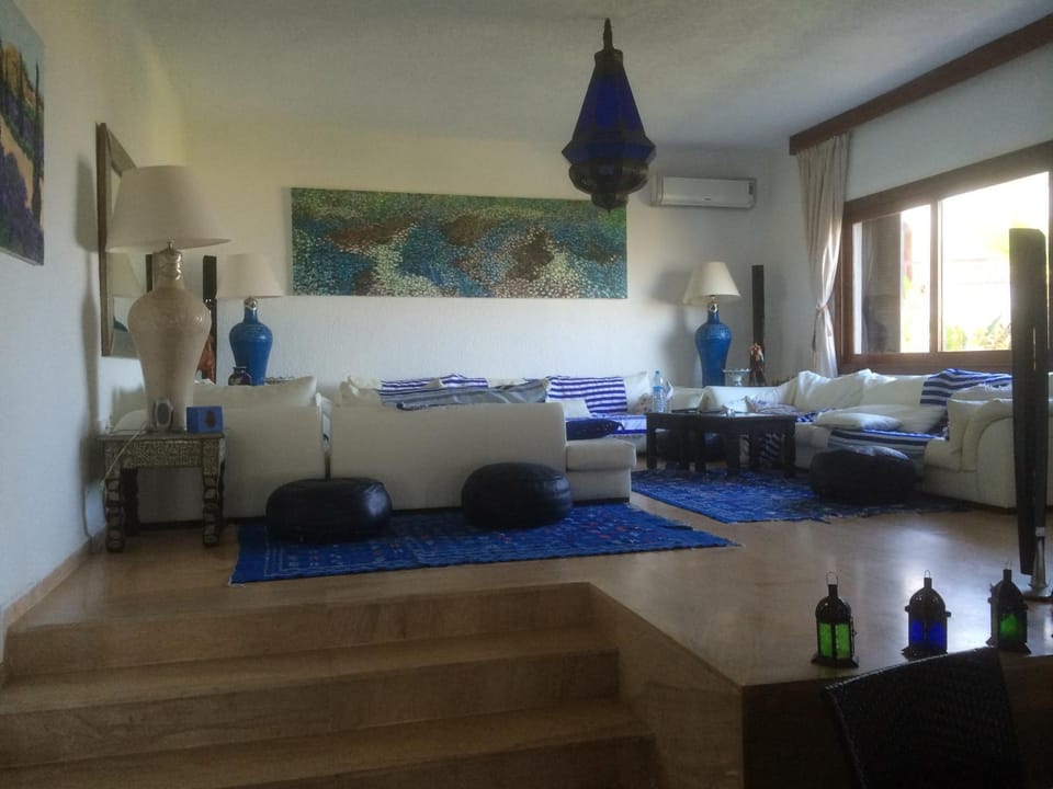Living room, Seating area