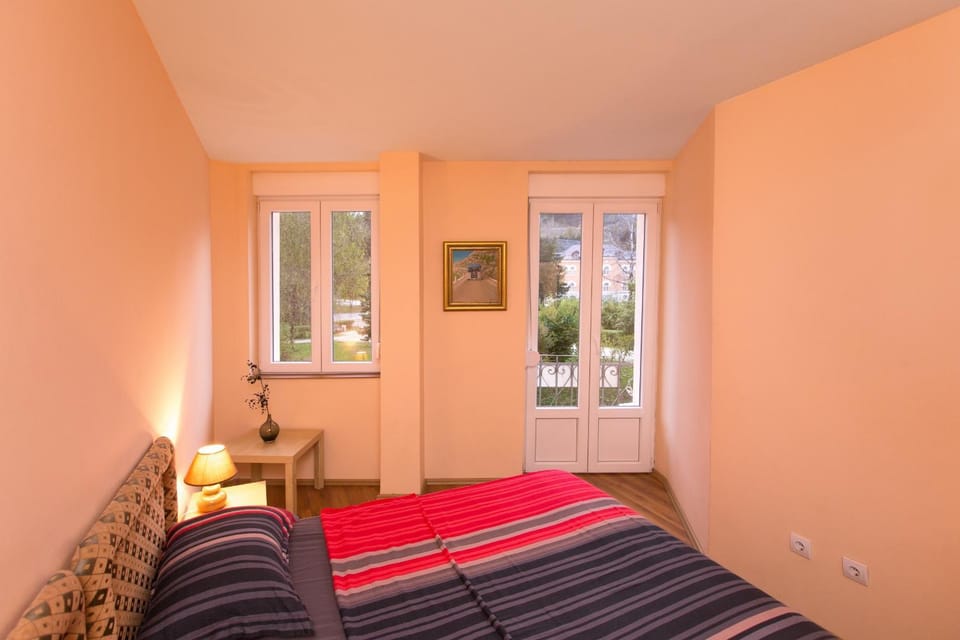 Day, Decorative detail