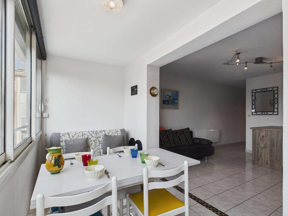Appartement lumineux 2 pièces avec terrasse, à 50m de la plage, 6 couchages, 34300 Agde - FR-1-423-177 Apartment in Agde