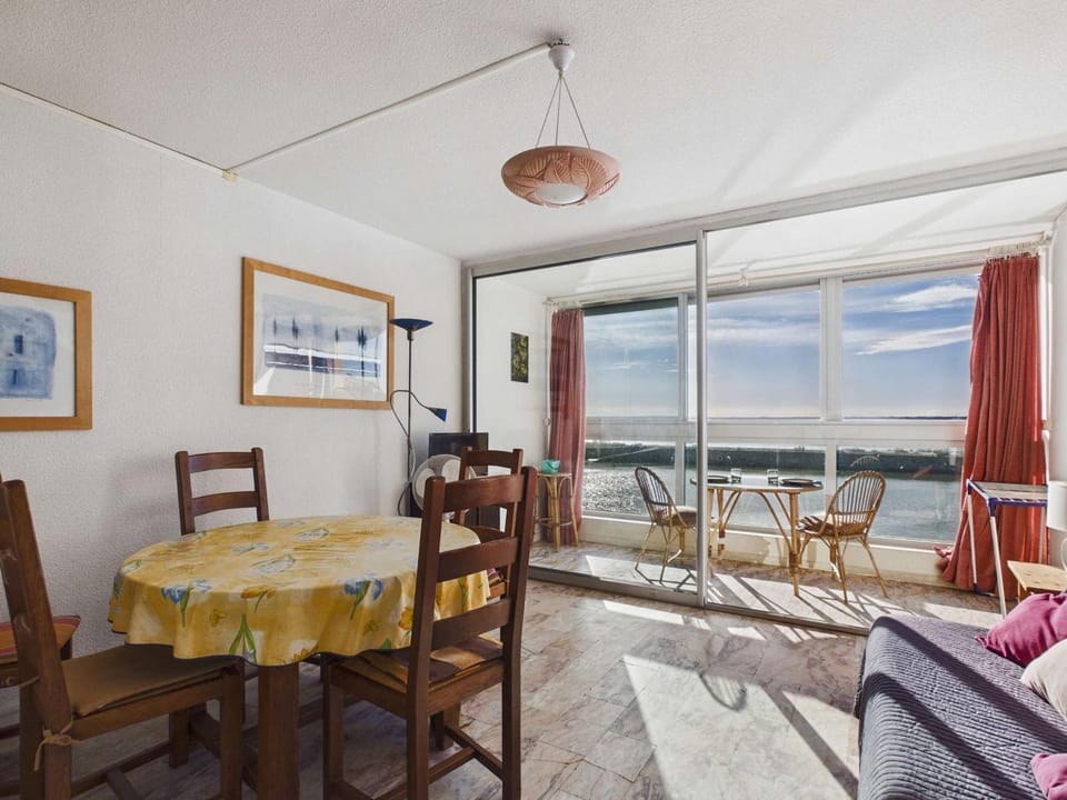 Appartement 2 pièces avec terrasse en front de mer à louer - FR-1-423-181 Apartment in Agde