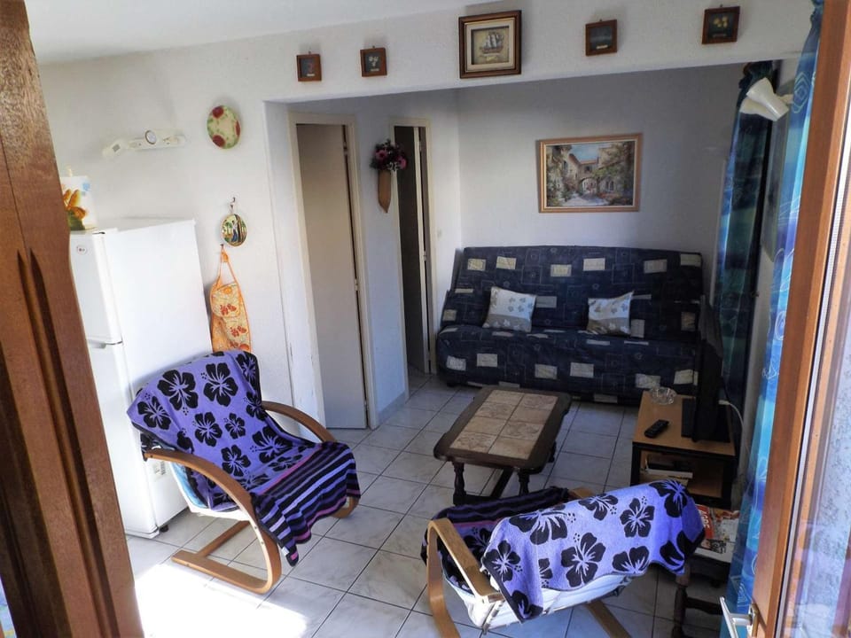 Villa Mitoyenne 6 Pers avec Terrasse, BBQ, Parking et WIFI à Grau d'Agde - FR-1-423-179 House in Agde