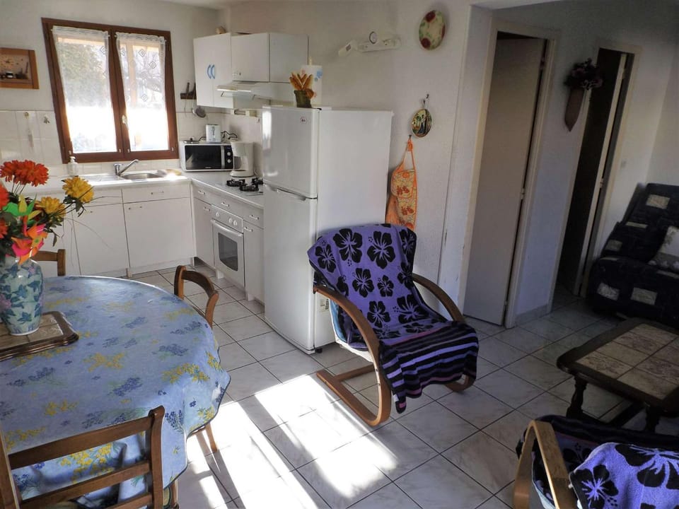 Villa Mitoyenne 6 Pers avec Terrasse, BBQ, Parking et WIFI à Grau d'Agde - FR-1-423-179 House in Agde