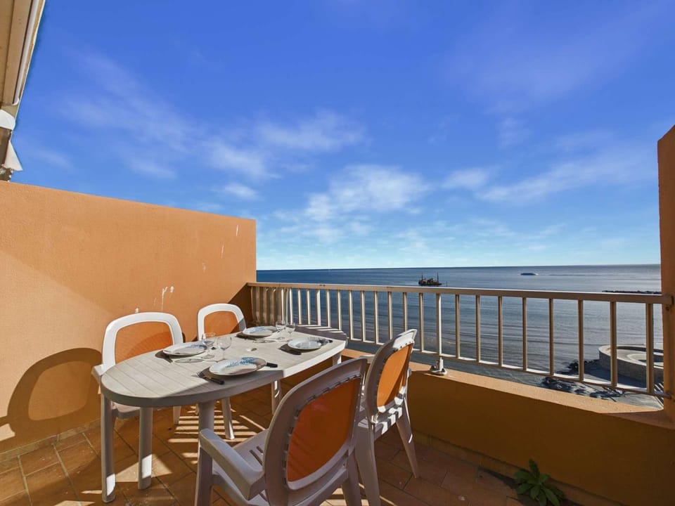 2 pièces avec terrasse et parking privé, Grau d'Agde - FR-1-423-197 Apartment in Agde
