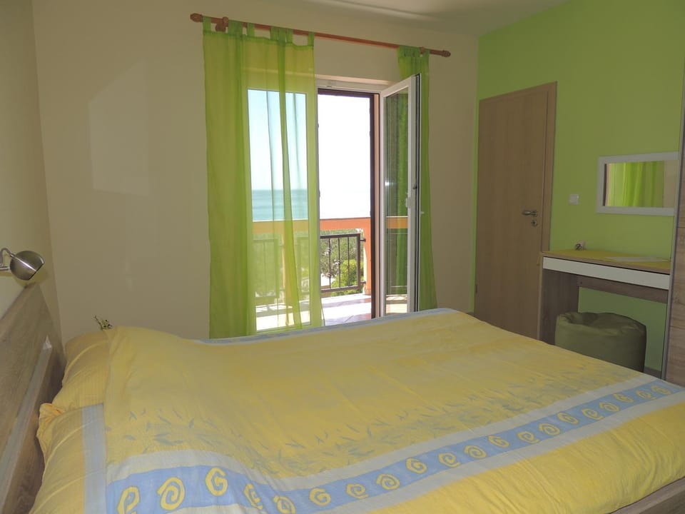 Bed, Balcony/Terrace, Photo of the whole room, Sea view