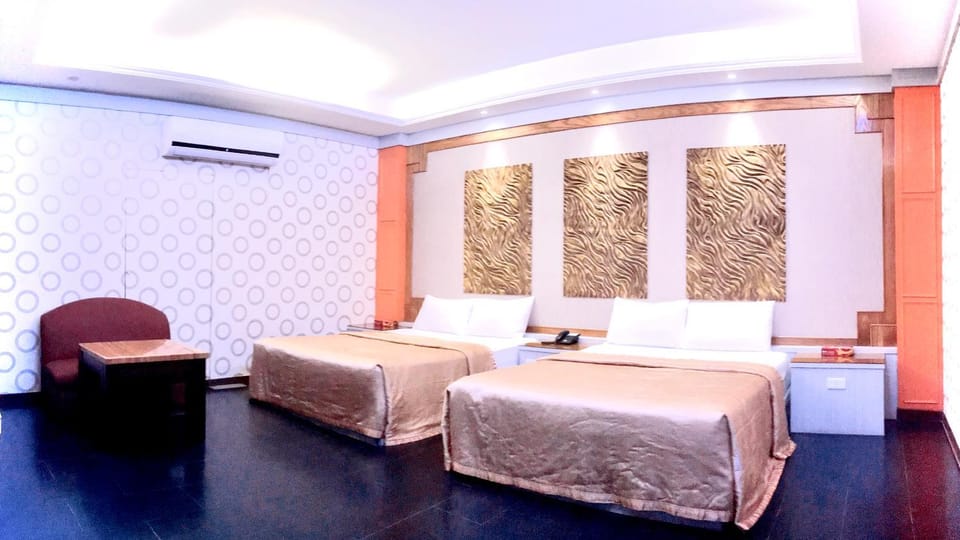 Bed, Photo of the whole room, Bedroom, air conditioner