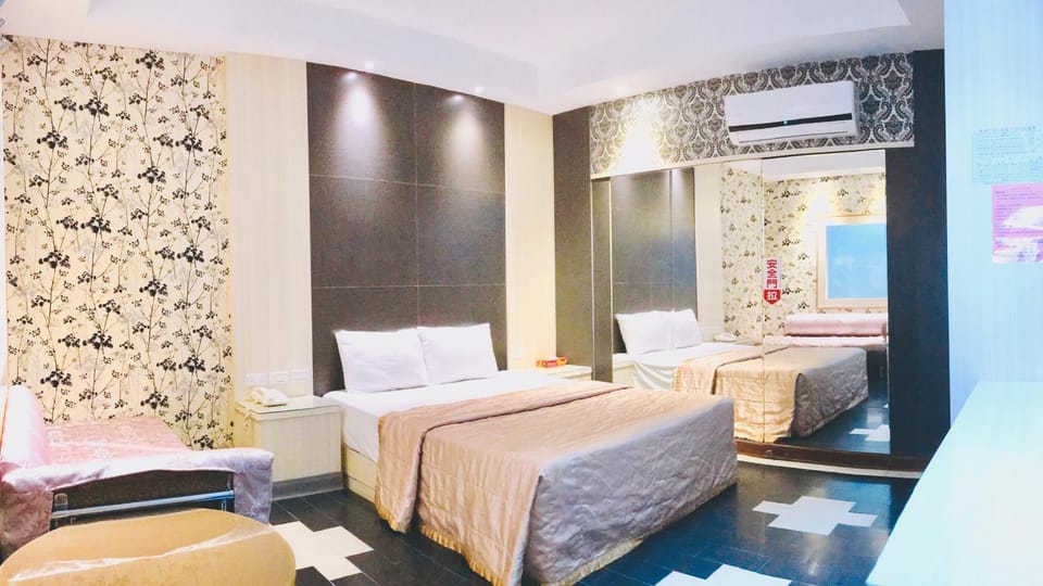Bed, Photo of the whole room, Bedroom, air conditioner