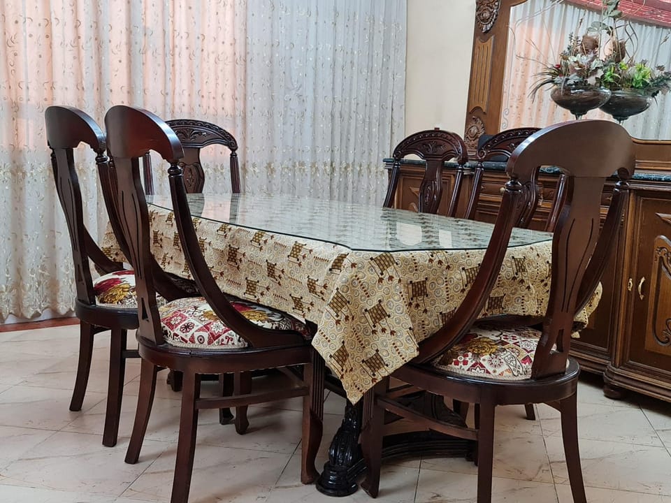 Seating area, Dining area