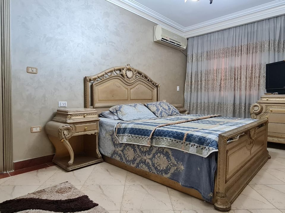 Bed, TV and multimedia, Bedroom, air conditioner