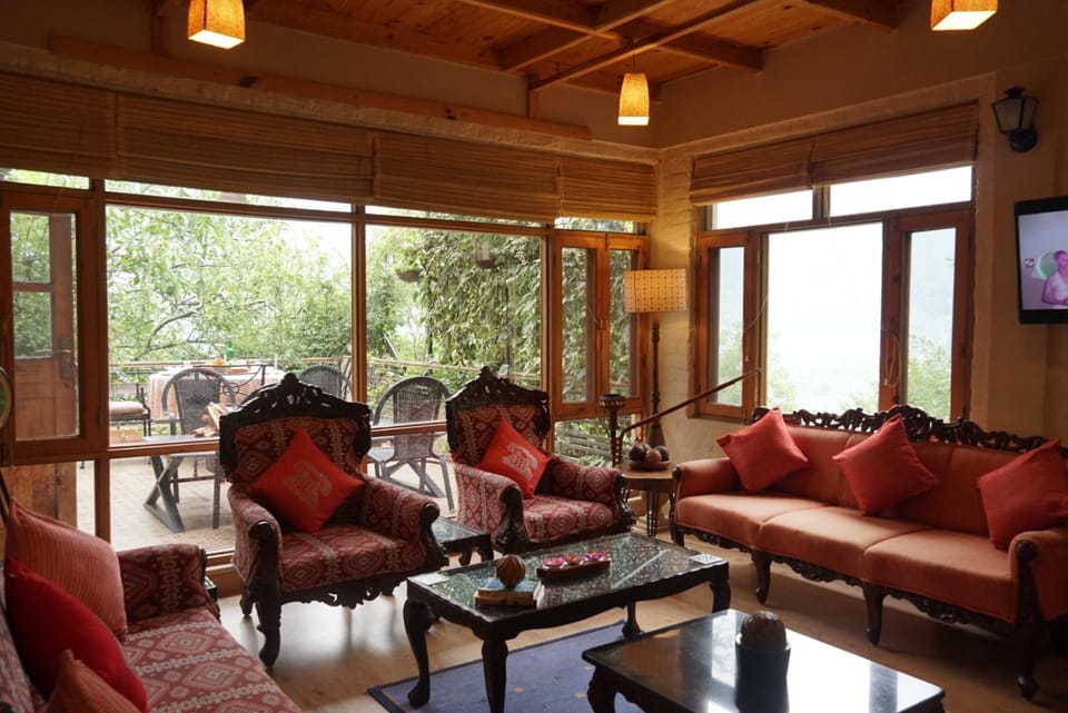 Communal lounge/ TV room, TV and multimedia, Living room, Seating area