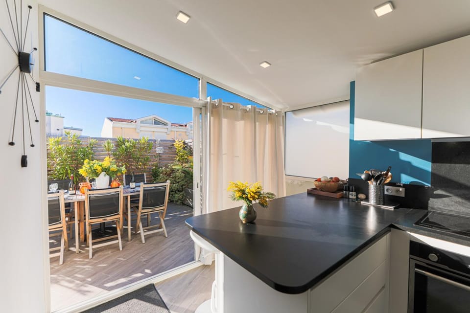 Balcony/Terrace, Kitchen or kitchenette, Dining area