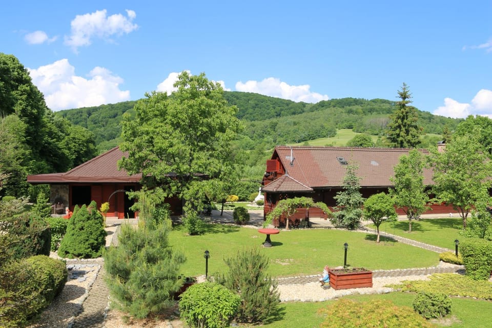 Property building, Day, Natural landscape, Garden, Garden view