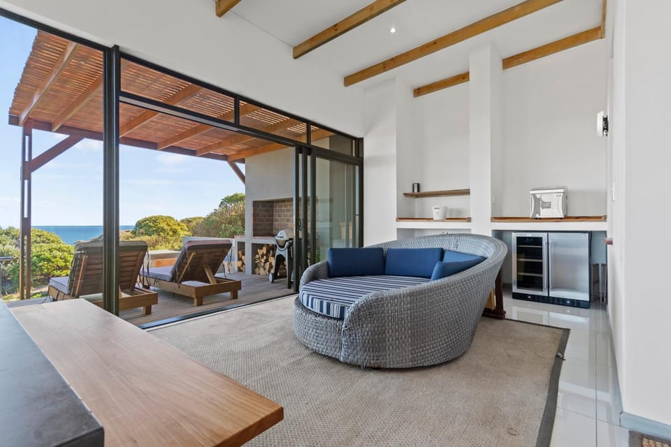 Lounge or bar, Pool view, River view, Sea view, Sea view, sunbed