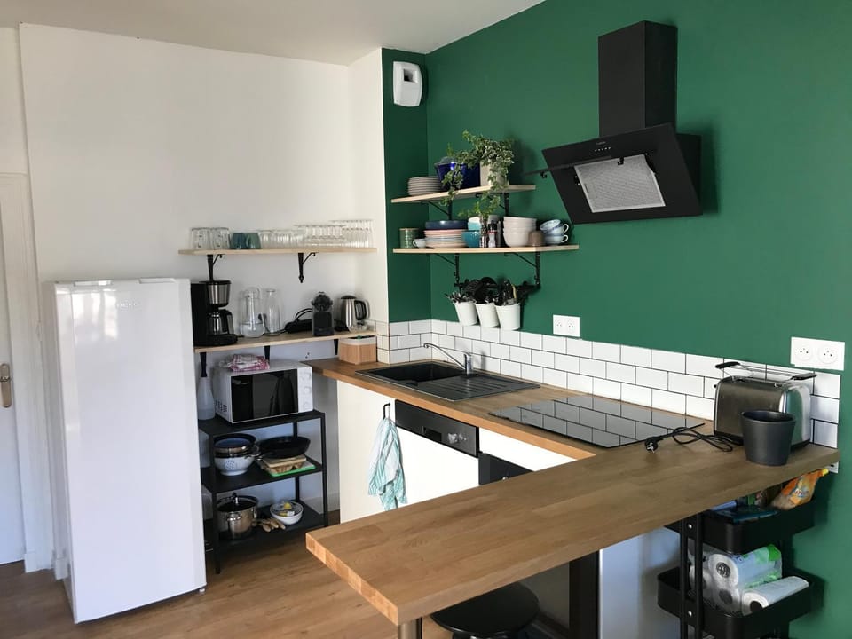 Kitchen or kitchenette