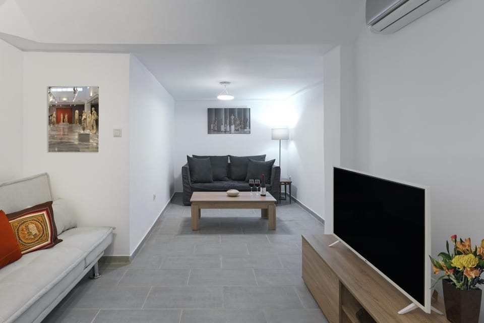 Communal lounge/ TV room, Living room
