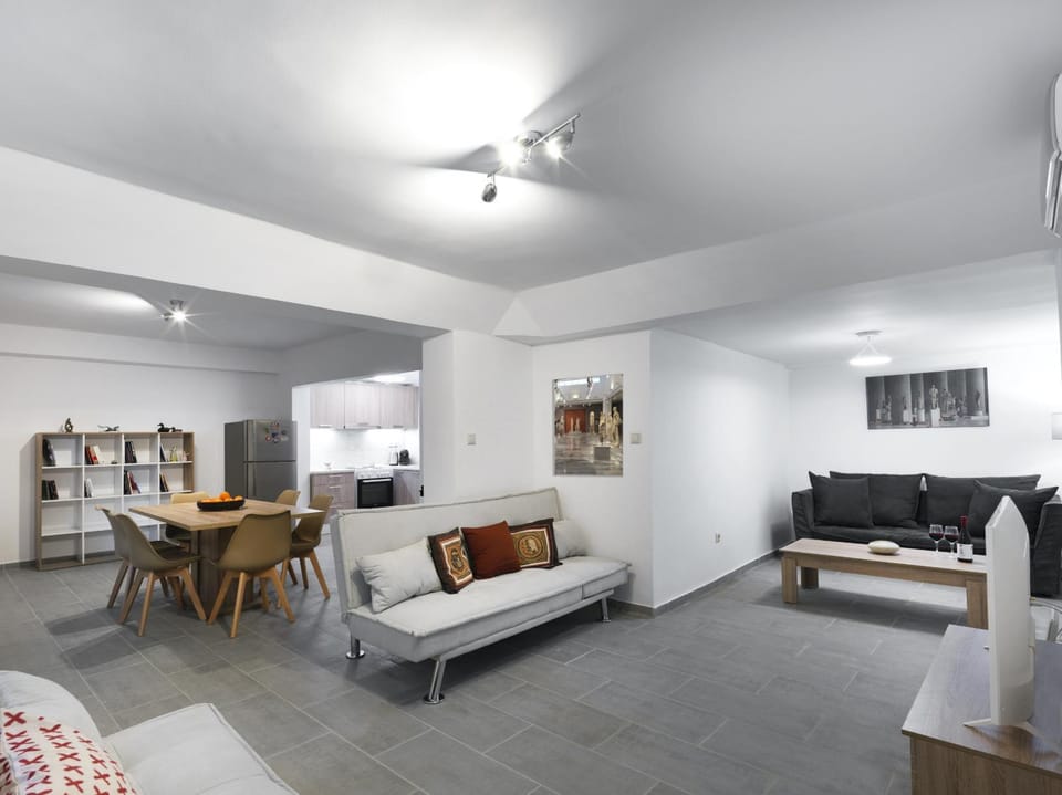 Communal lounge/ TV room, Living room
