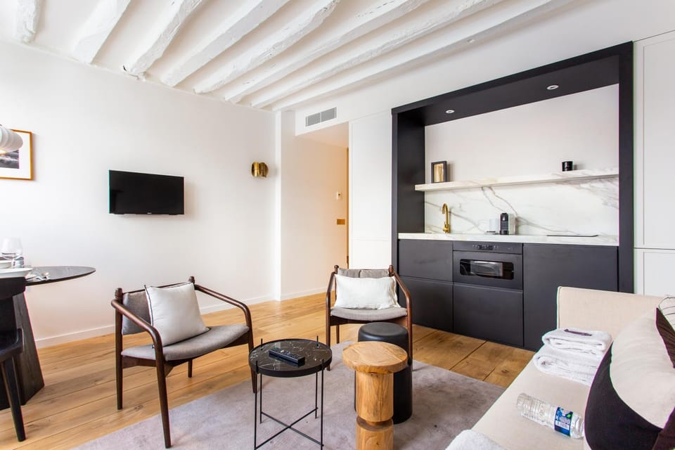Kitchen or kitchenette, Living room