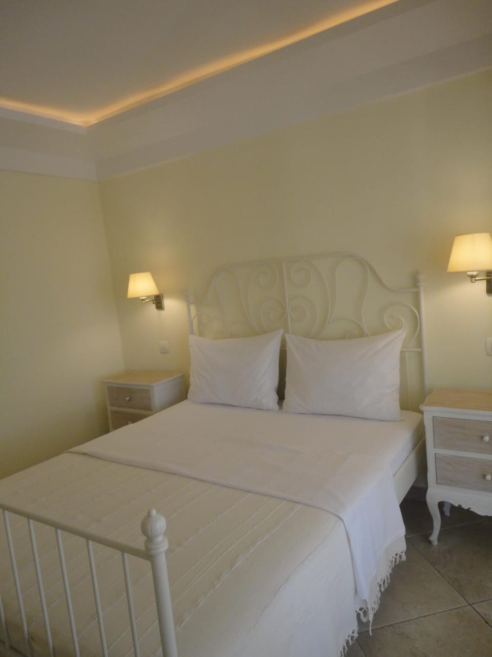 Photo of the whole room, Seating area
