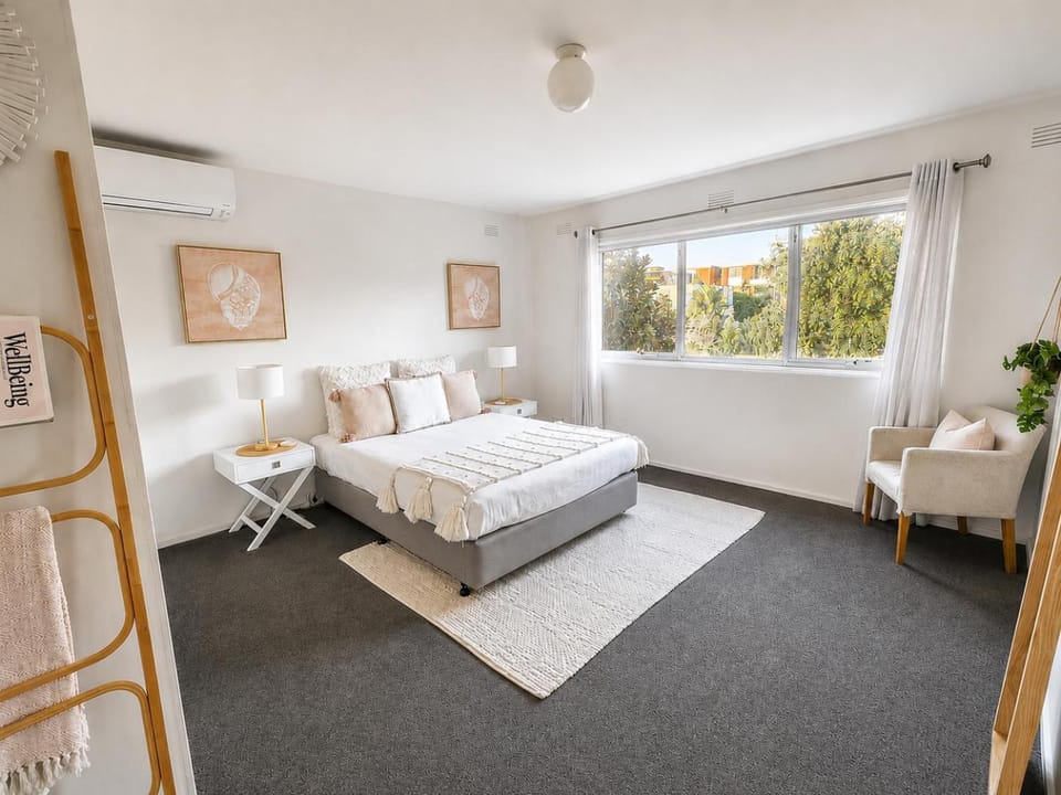 Bed, Seating area, Bedroom, wardrobe, air conditioner