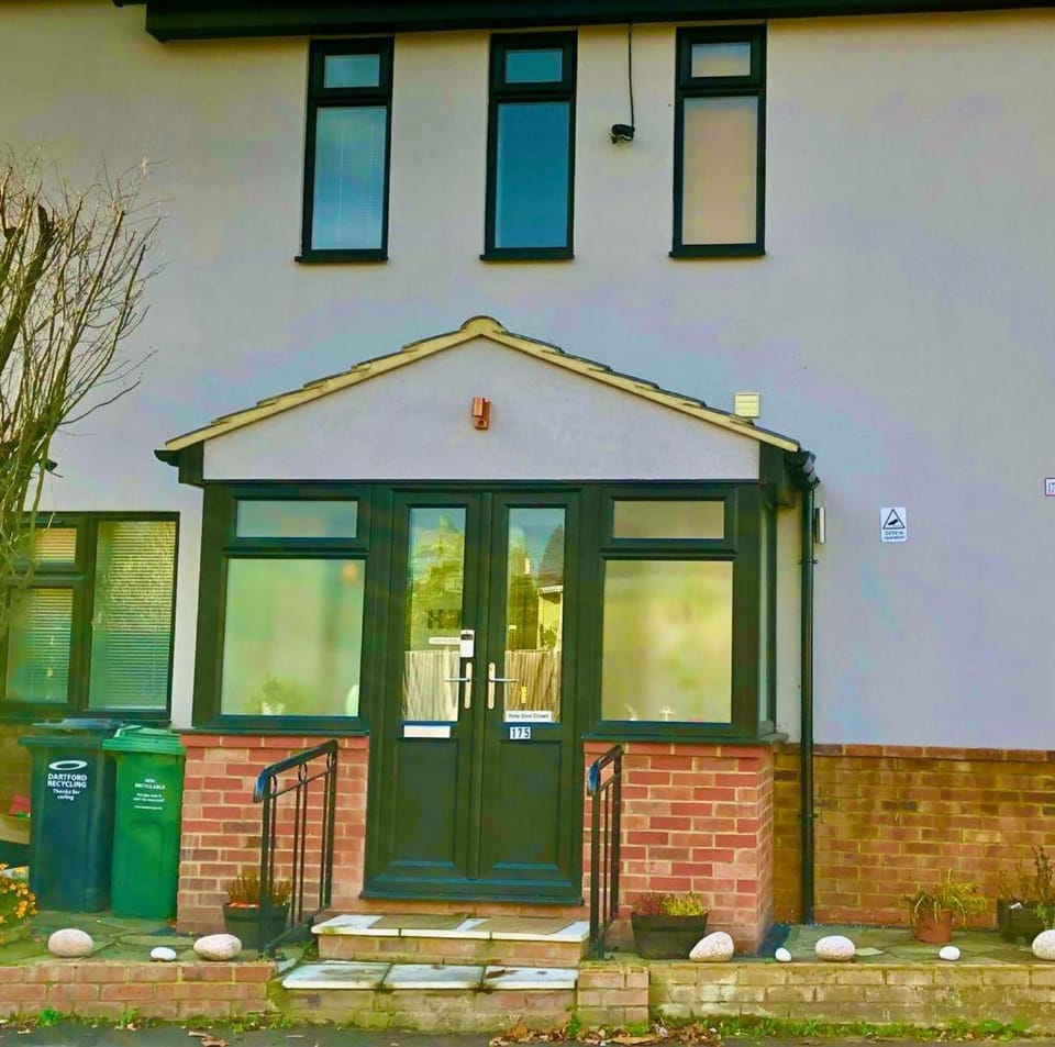 Ar-Rahman, 1 bed room and 1 Living room apartment Apartment in Dartford