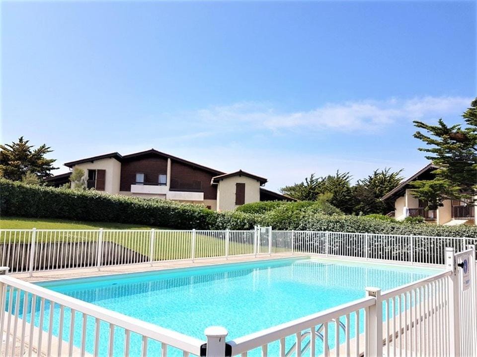 Réf 273 Seignosse Océan, Villa Patio classée 2 étoiles ,à 250m de la plage, avec place de parking et piscine commune , 4 personnes Villa in Seignosse