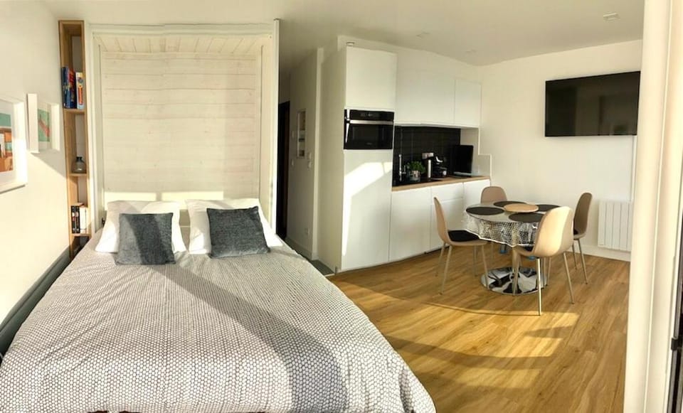 Bed, Sea view