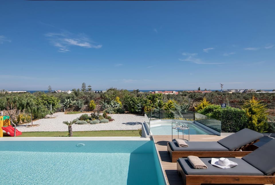Pool view, Sea view, Swimming pool, sunbed