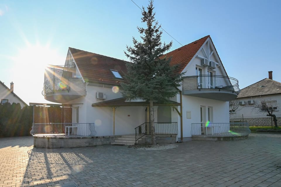 Klassz Apartmanház Apartment in Hungary