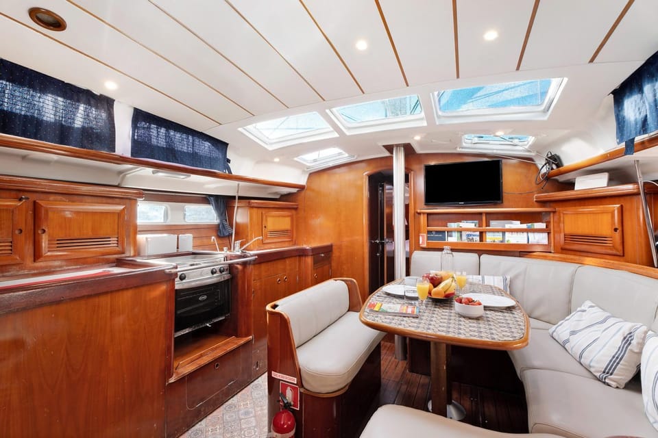 Property building, Kitchen or kitchenette, Living room