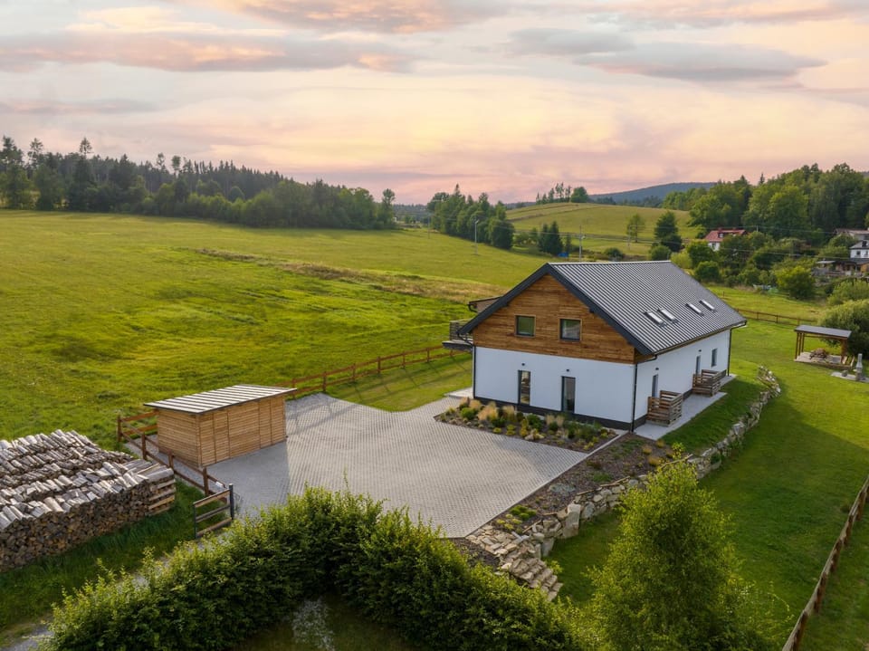 Property building, Day, Natural landscape, Garden, View (from property/room), View (from property/room), City view, Garden view, Garden view, Mountain view, Mountain view