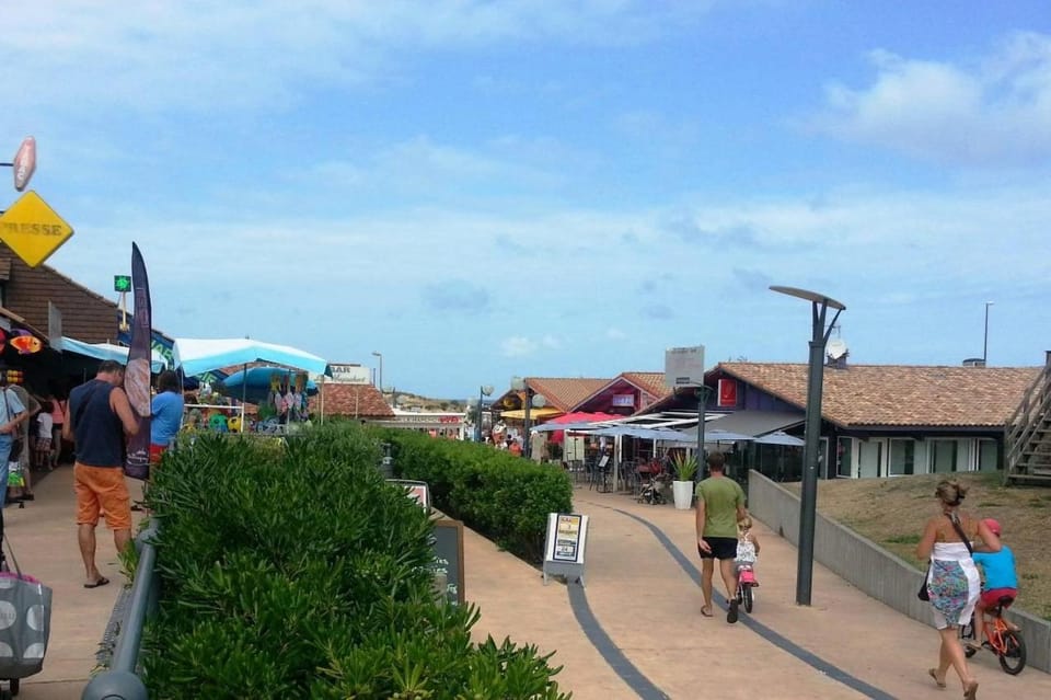 Réf 274, Seignosse océan, Villa Patio à 250m de la plage, avec place de parking et piscine commune , 6 personnes Villa in Seignosse