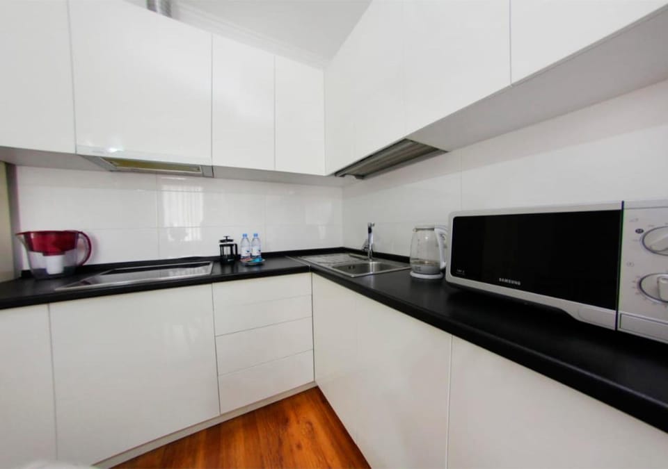 Kitchen or kitchenette, Communal kitchen