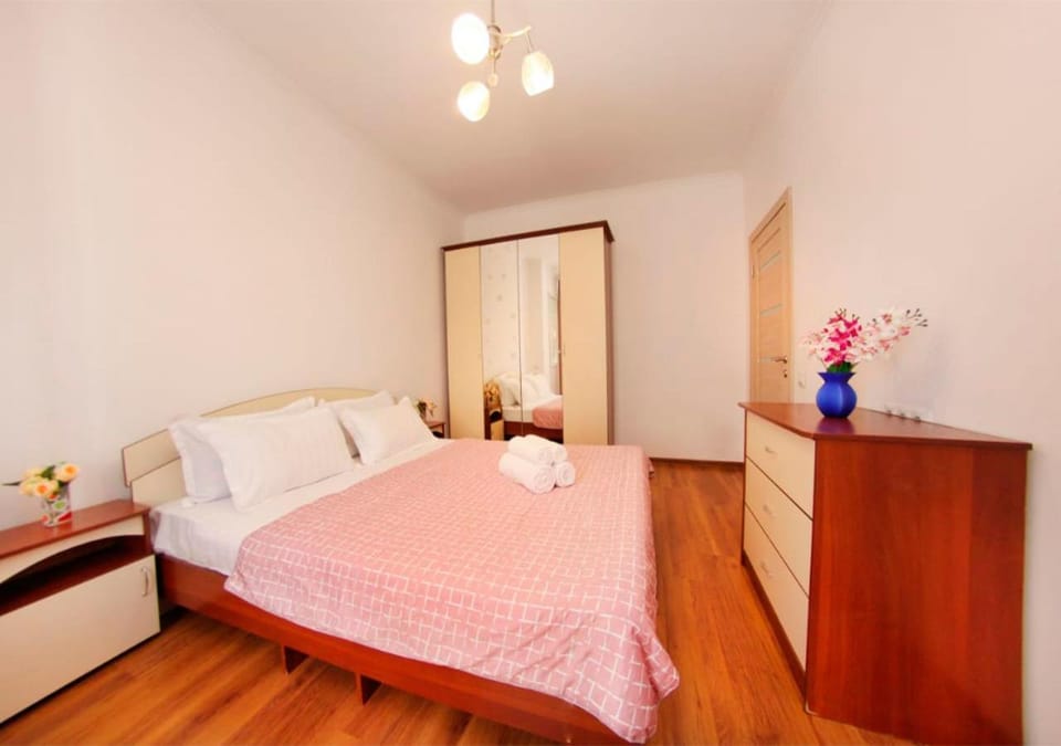 Bedroom, bunk bed