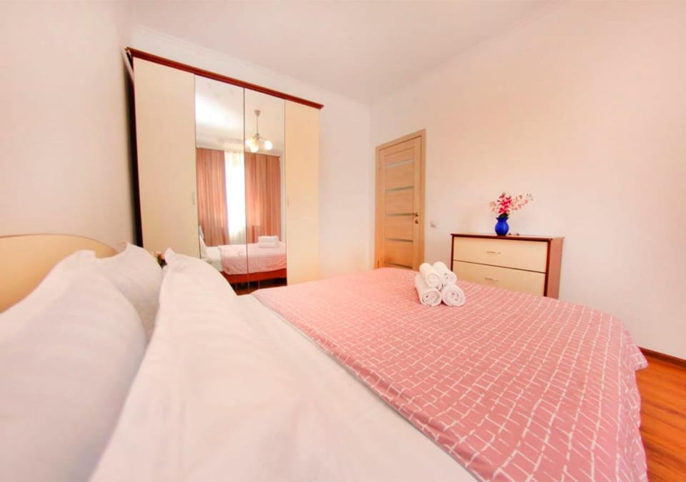 Bedroom, bunk bed