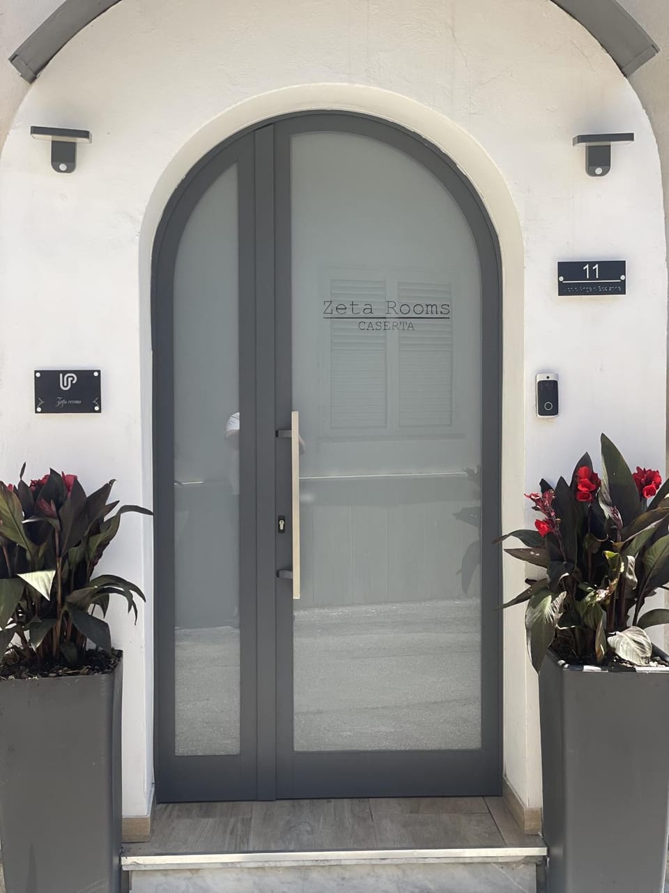Facade/entrance, Internal: Not applicable to any particular room