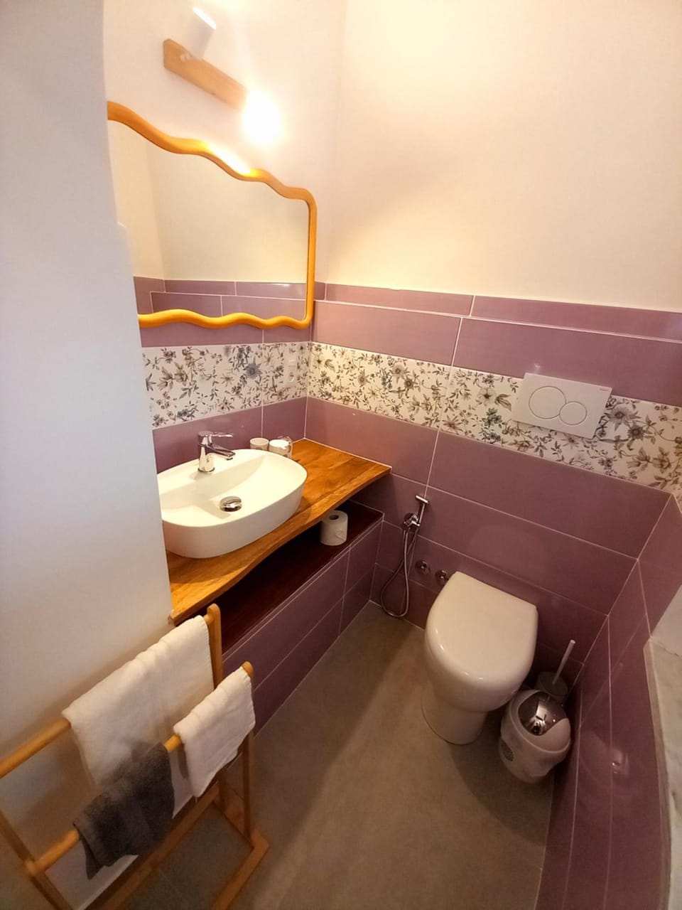 Toilet, Bathroom, towels