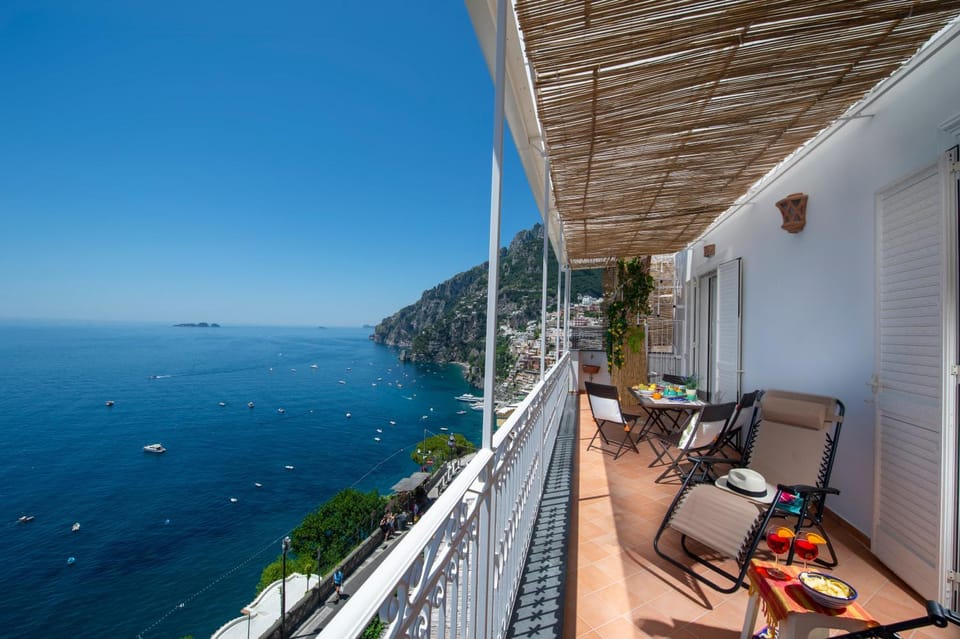 Balcony/Terrace, Balcony/Terrace, City view, City view, Landmark view, Landmark view, Sea view, Sea view, Street view, Street view