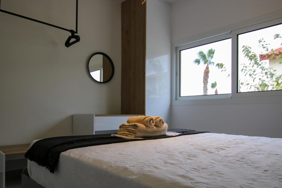 Nearby landmark, Bed, Bedroom