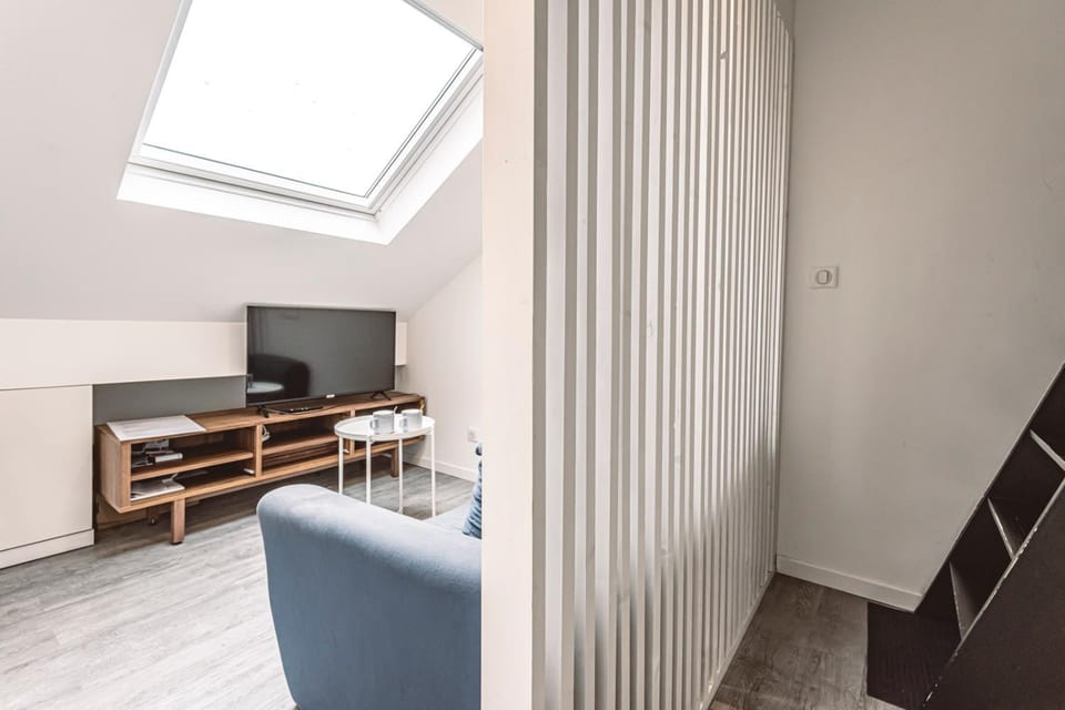 Le Coquet Logement Climatisé face à la Cathédrale - 3G Apartment in Reims