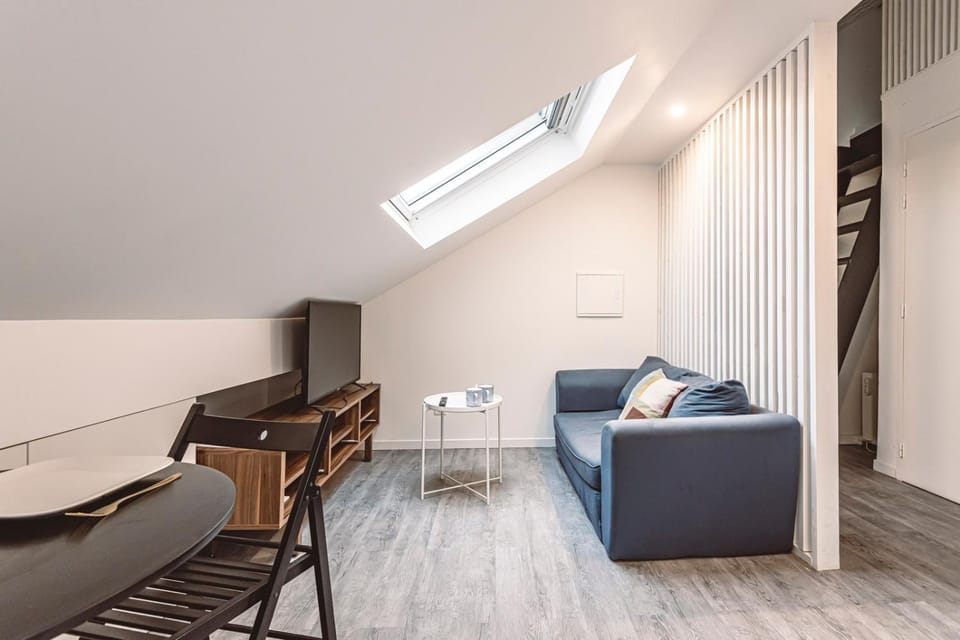 Le Coquet Logement Climatisé face à la Cathédrale - 3G Apartment in Reims