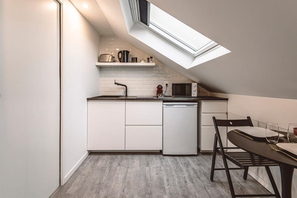 Le Coquet Logement Climatisé face à la Cathédrale - 3G Apartment in Reims