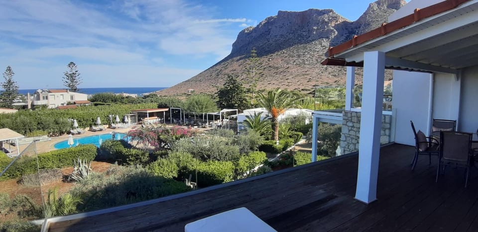 Balcony/Terrace, Landmark view, Mountain view, Pool view, Swimming pool